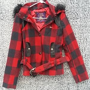 DEREON BLACK AND RED COAT WITN DETACHABLE HOOD